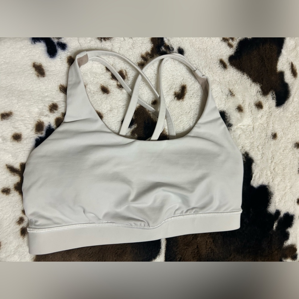 Lululemon SmoothCover White Sports Bra with pads Size 8